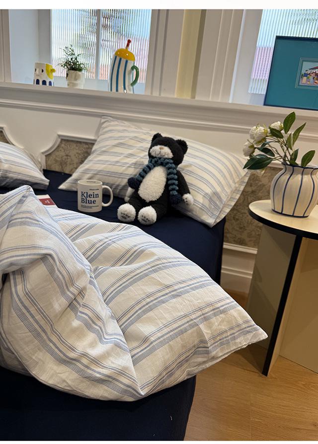 Washable Cotton Stripe Plaid Soft Bed Set: Includes Duvet Cover, Fitted Sheet & Pillowcases.
