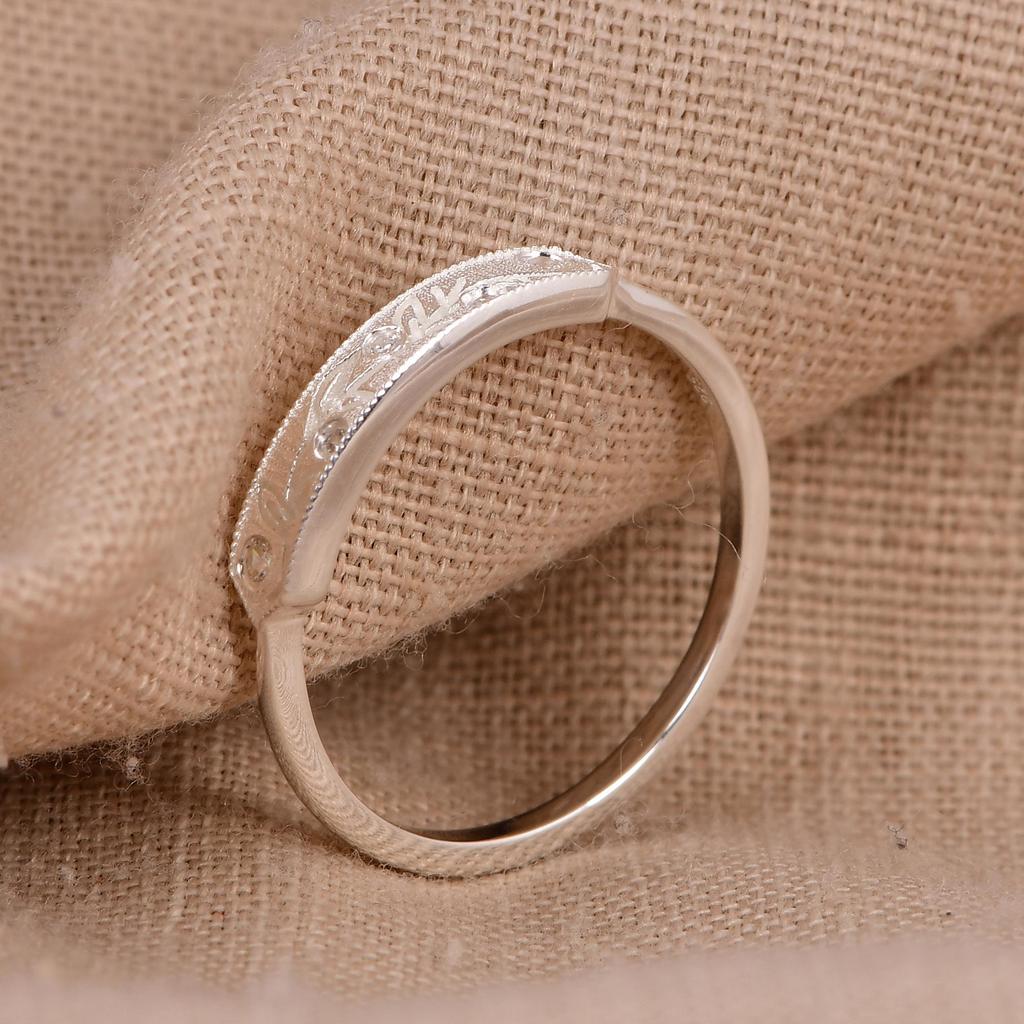 Minimalist Silver Leaf Ring with Cubic Zirconia, Dainty Nature Inspired Band, CZ Stackable Ring, Everyday Jewelry, Gift for Her.