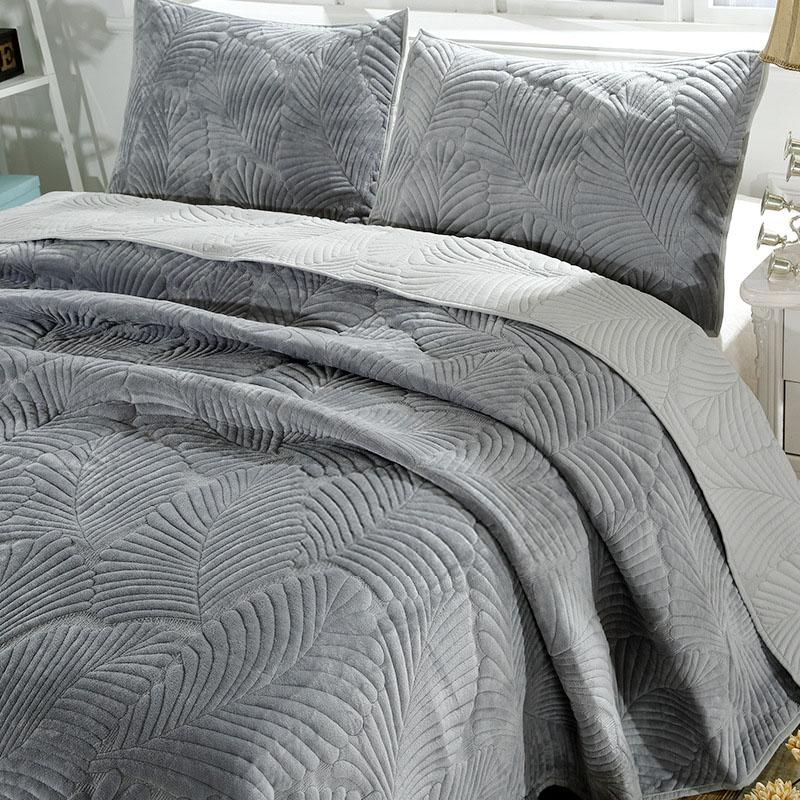 Velvet Embroidered Bedspread Set 3-Piece Plush Coverlet with 2 Pillowcases King Queen Size Soft Quilted Blanket Home Decor Quilt