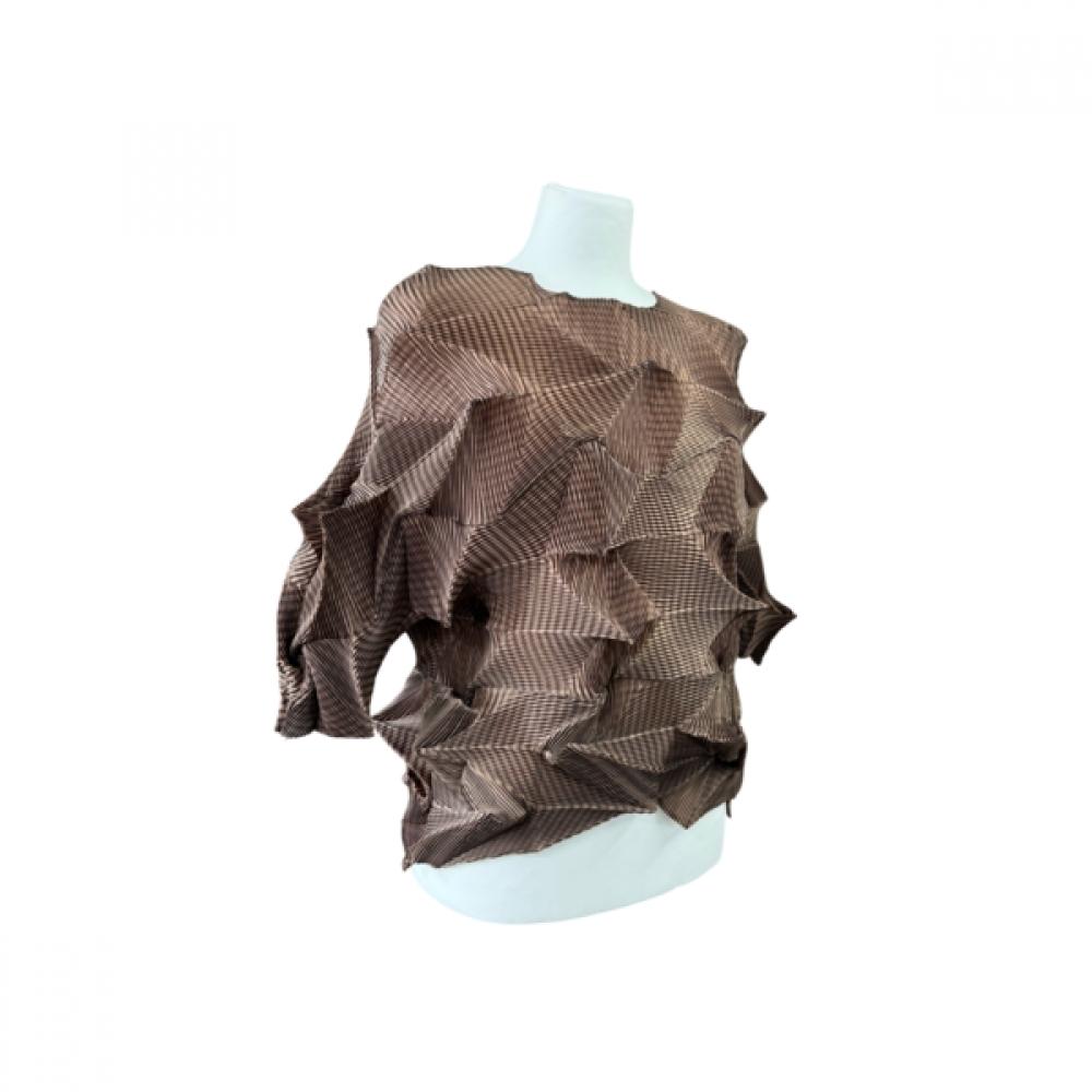 La Vita Junko Pointed Square Pleated Tee Lsfts020