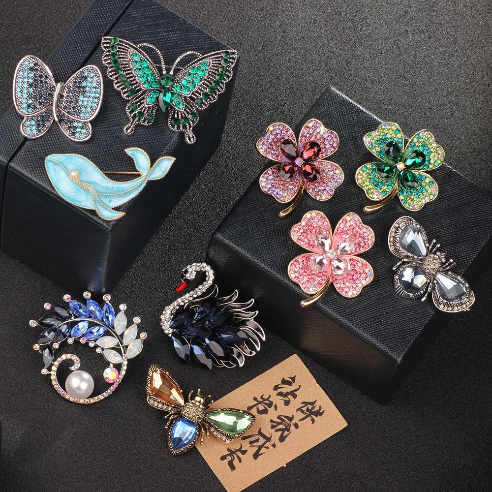 Elegancka niebieska korsaż do garnituru: Bauhinia Perła Broszka Pin zapobiegający ekspozycji dla kobiet