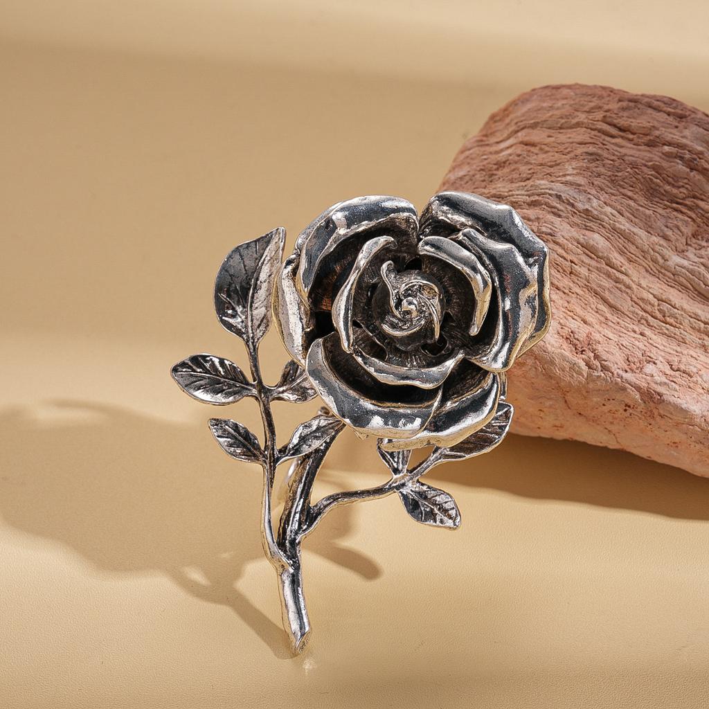 European and American Exaggerated Rose Flower Pleated Double Finger Ring Retro Old Personality Environmental Protection Niche Jewelry 