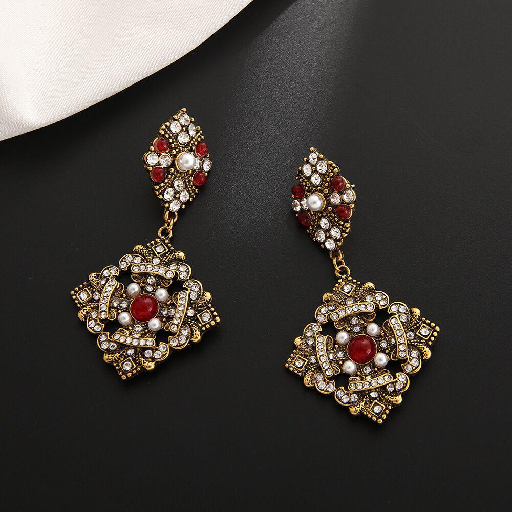 European Retro Pearl Square Stud Earrings - Unique, High-End Design for Women
