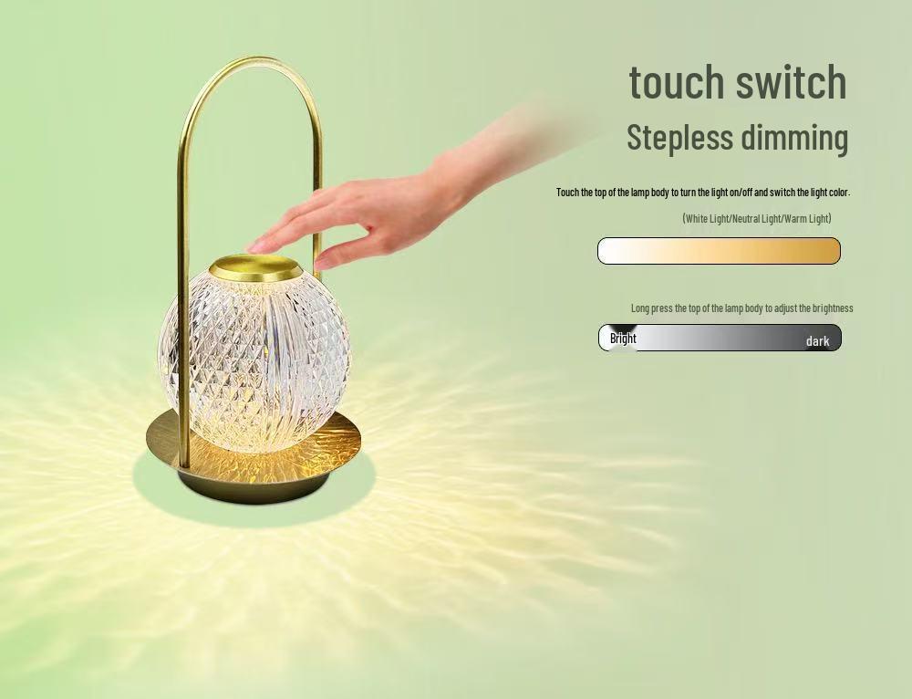 Kreative USB-geladene minimalistische LED-Metall-Tischleuchte - Nachttisch-Nachtlicht-Ornament