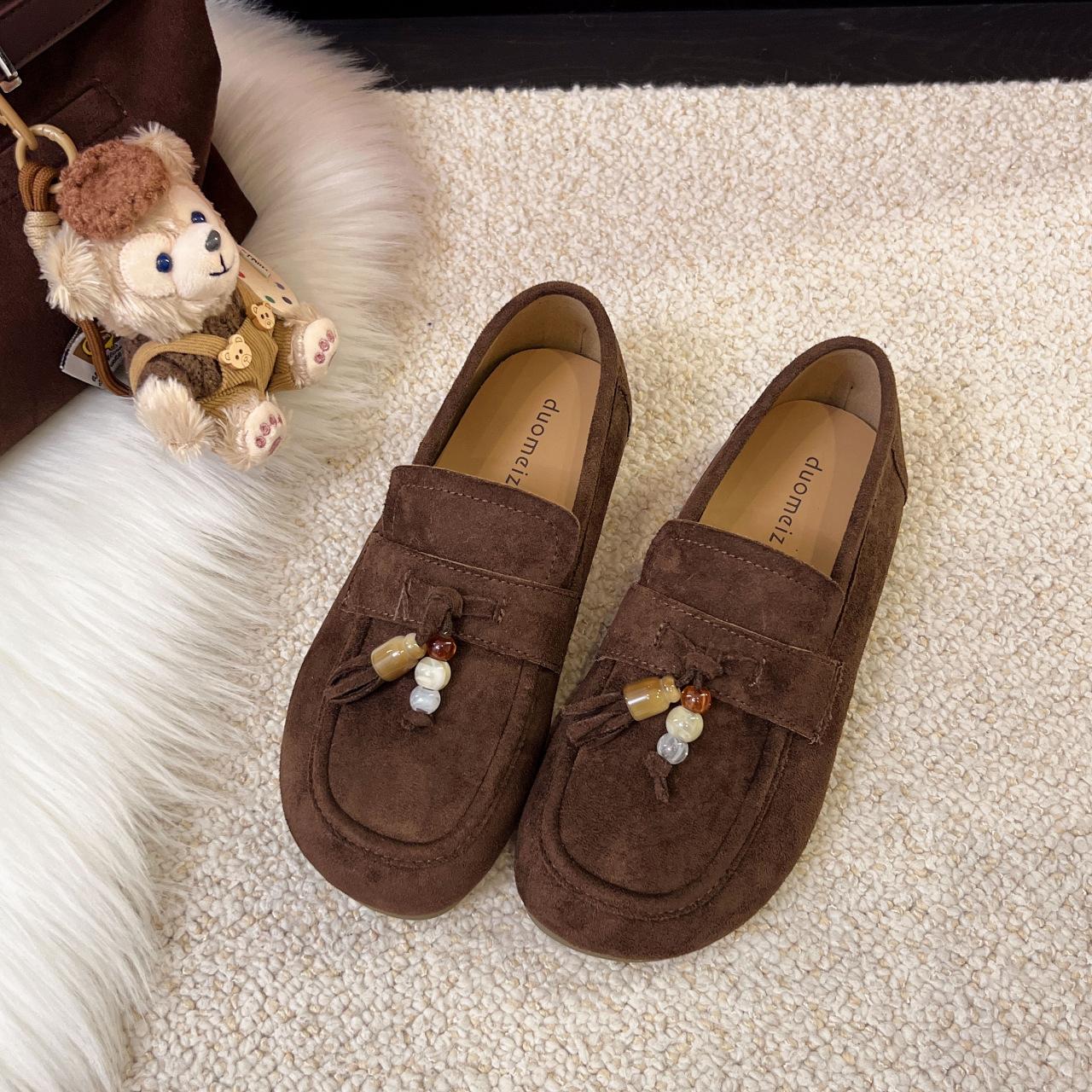 

Весна и лето 2025 новая мода лоферы на одной педали с глубоким вырезом женские замшевые с круглым носком на толстой подошве на низком каблуке маленькие кожаные туфли 35 темно-коричневого