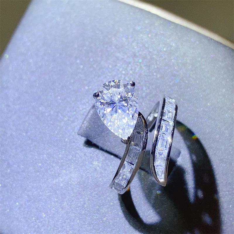 3 Carat Moissanite Water Drop Twisted Ring in D Color, New Arrival for Women, European and American Style.