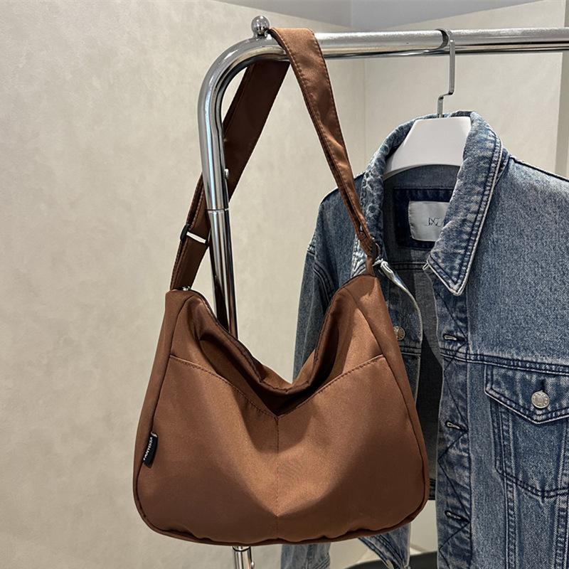 

Новая холщовая сумка 2025 года, женская летняя сумка-мессенджер большого объема в стиле Сэн Мэн, простая и популярная сумка-ведро коричневый