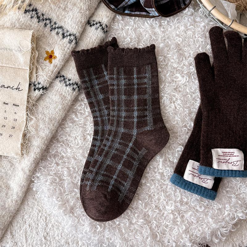 Winter Thick and Warm Soft Velvet Coffee-blue Heart-shaped Floral Striped Mid-calf Socks, Versatile Pile Socks for Women