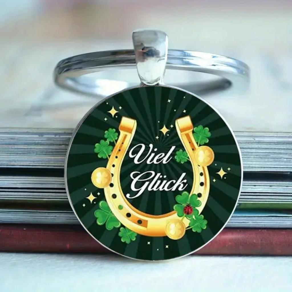 Round Alloy Keychain Pendant with Metal Key Ring Circular Design Printed Horseshoe and Clover Motif Viel Glück Text