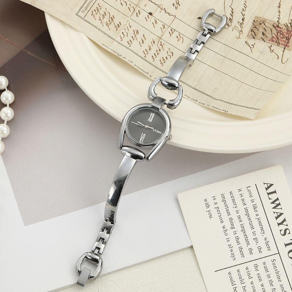 Vintage Round Bracelet Watch Button Design Luxury Ladies Watch Metal Elegant Wristwatch Women