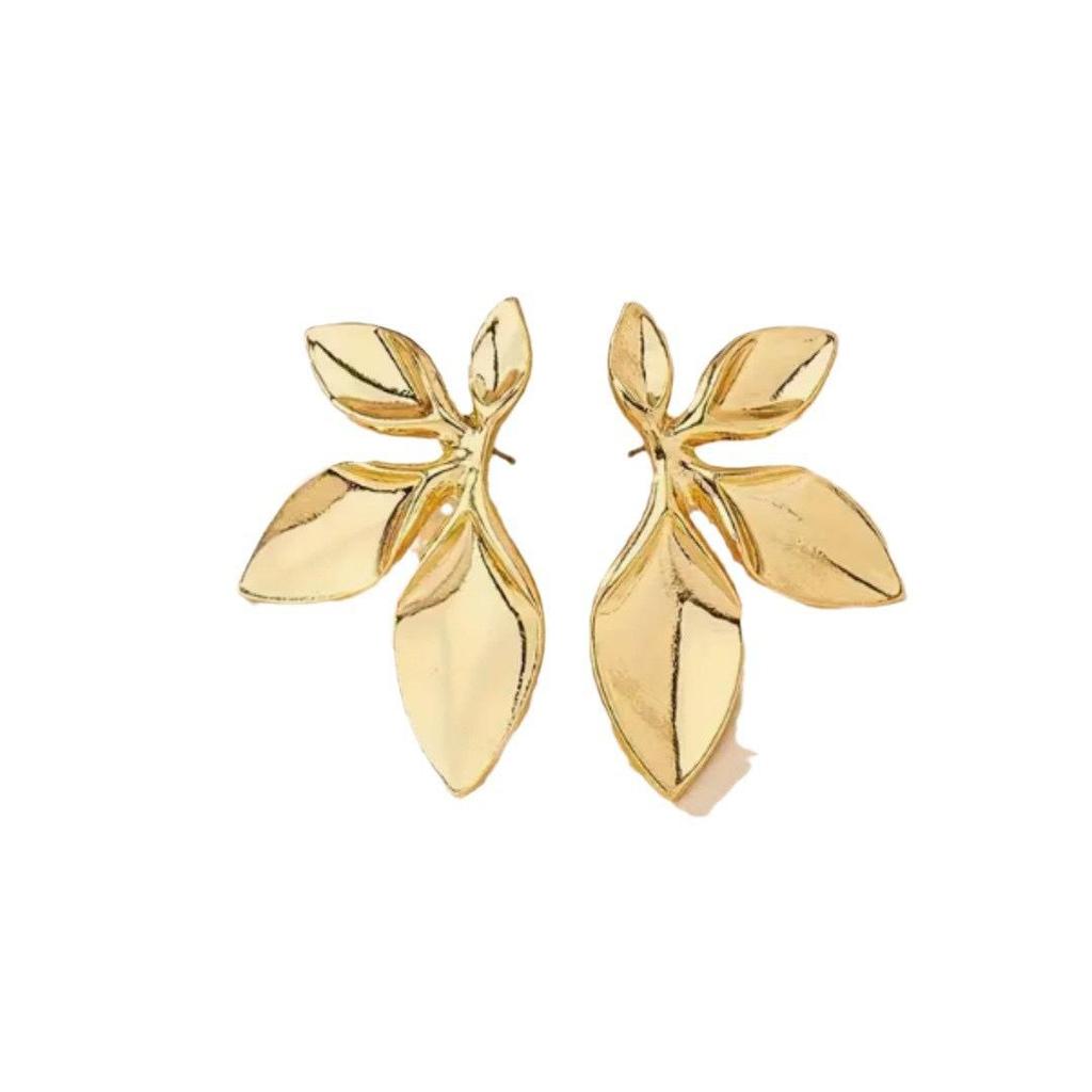 Gold-Plated Leaf Stud Earrings: Modern, Smooth Copper Design with a Cool, High-End Feel