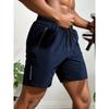 Sommerliche lässige Sporthorts sind atmungsaktiv und schnelltrocknend Herrenshorts