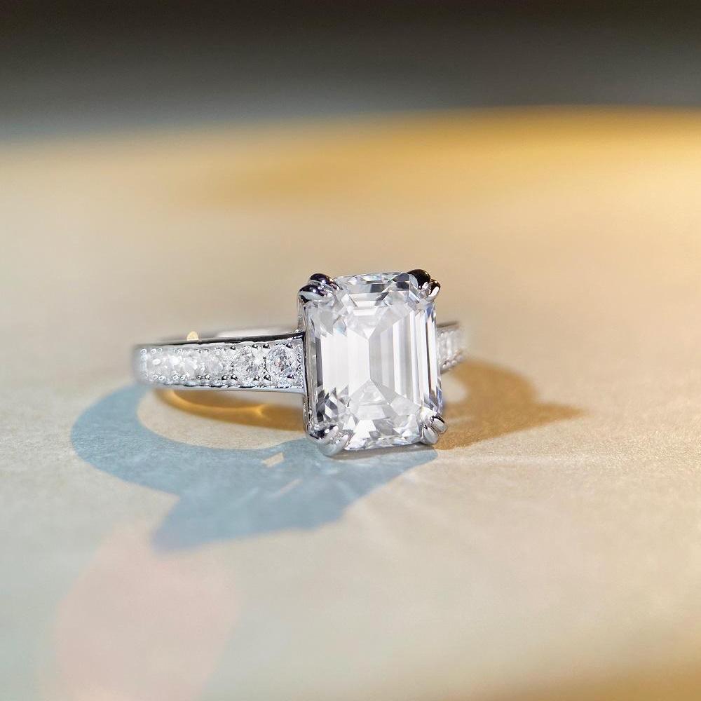 S925 Sterling Silver Princess-Cut Emerald Ring for Women - Non-Fading.