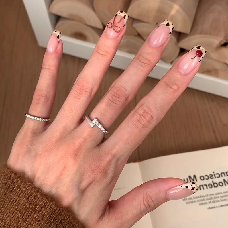 Inel de aur strălucitor cu pietre pentru femei, inel geometric eșalonat cu zirconiu de cupru, inel de desenare a sârmei metalice de culoare aurie, accesorii de bijuterii zilnice