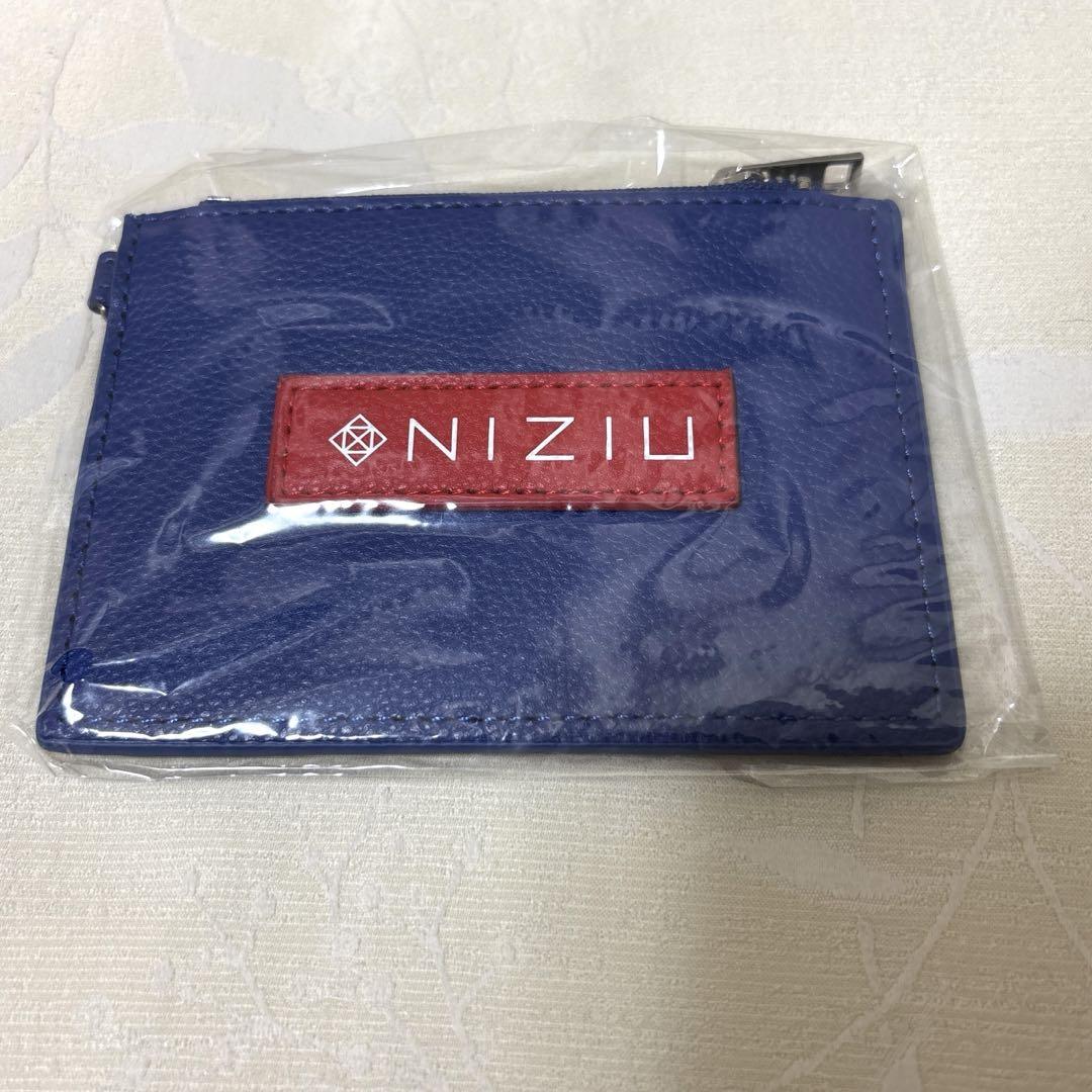 

[USED] NiziU pass case