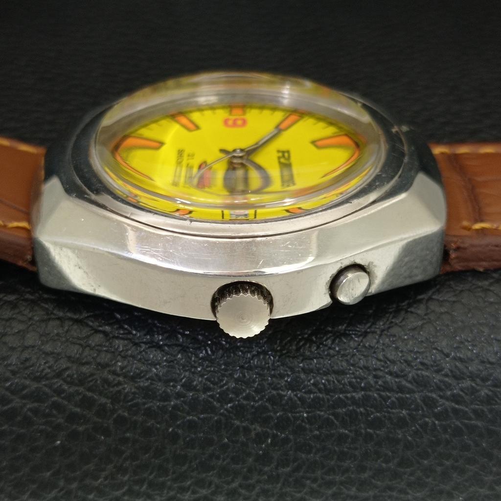 Ricoh R31 AUTOMATIC VINTAGE JAPAN MENS YELLOW COLOR DIAL WATCH A707706-1