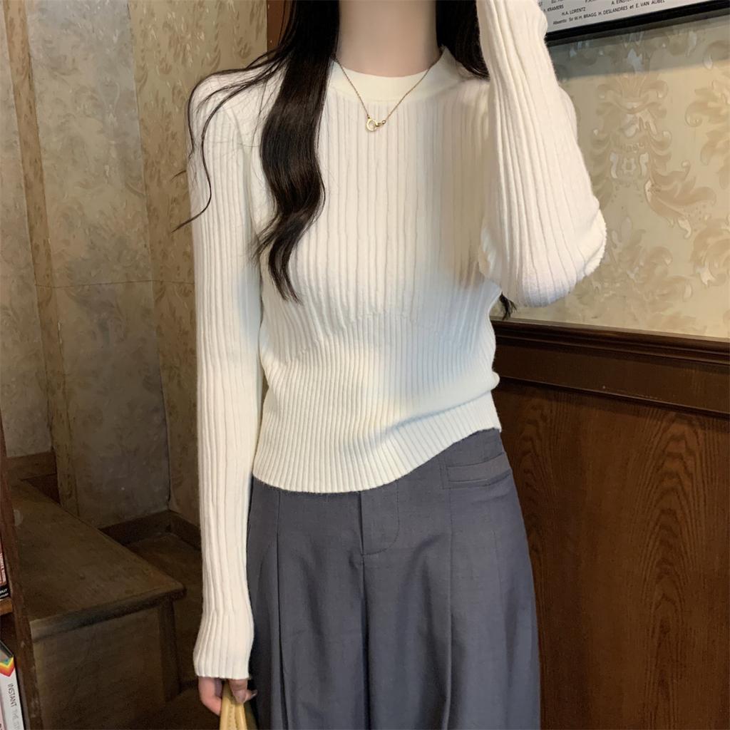 Autumn and Winter Korean Style Unique Slim Fit Temperament Round Neck Long Sleeved Knitted Base Sweater Women's Sweater with Warm Top Underneath