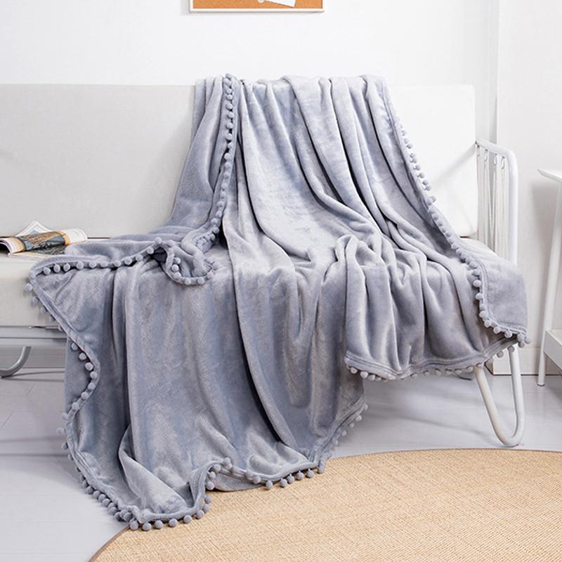 Фланелевое одеяло с помпонами — фото 9