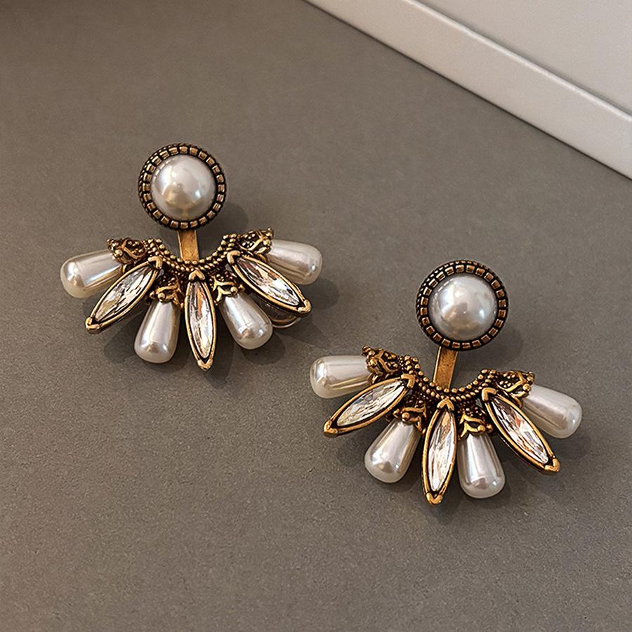 Retro diamond fan pearl stud earrings medieval vintage temperament earrings light luxury earrings women