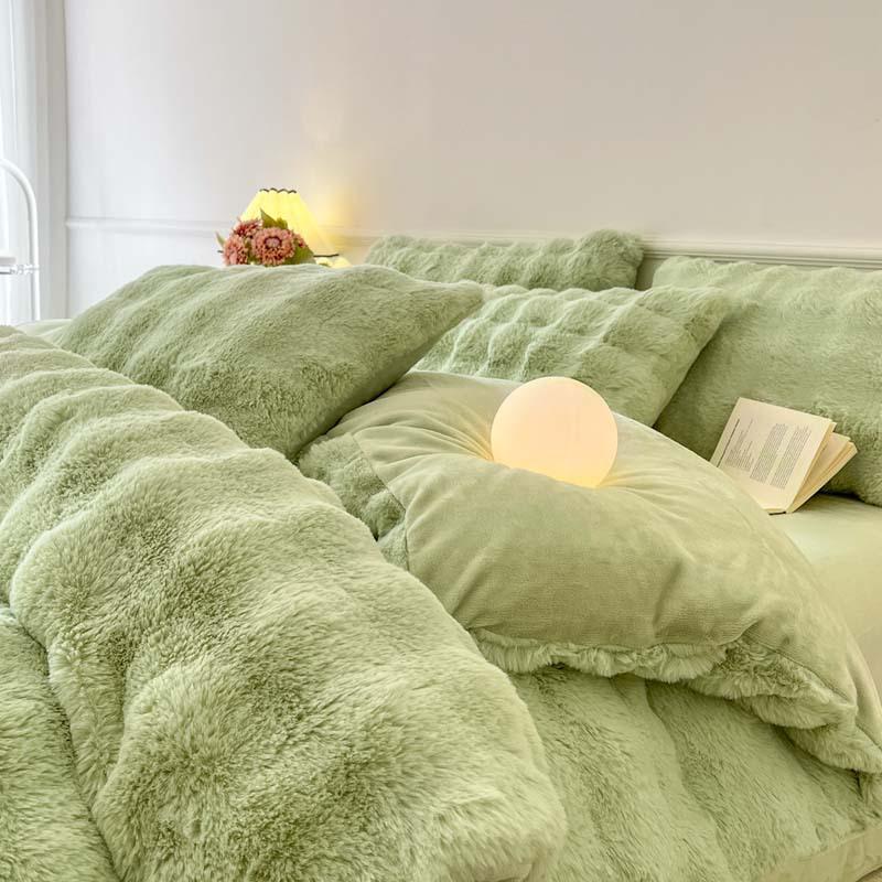 Class A Rabbit Hair Velvet Winter 4-Piece Bedding Set - Thickened Warm Coral Velvet Flannel.