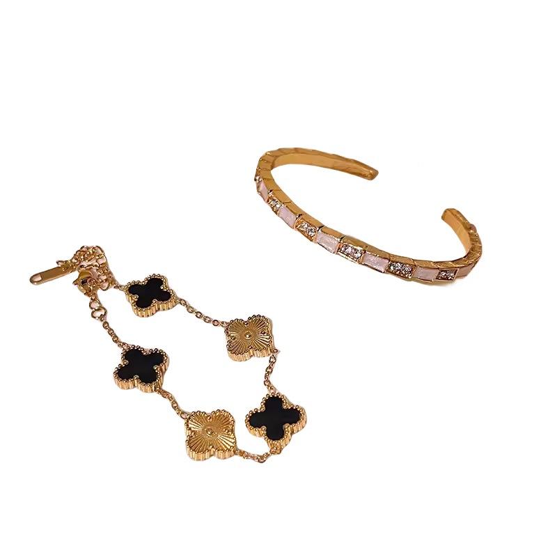 Four-leaf Clover Bracelet - Elegant and Luxurious, Niche and Exquisite, Snake-shaped, Glittering Diamond Flowers Bracelet for Women