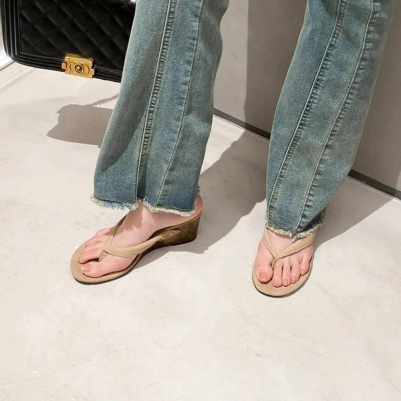 Fashion Summer 2025 new pitched heel flip-flops for women, casual and fashionable high-heeled sandals and slippers