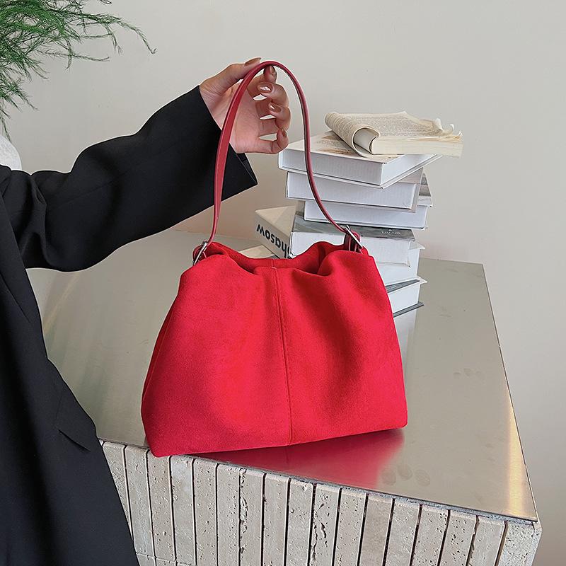 New Korean Versi Solid Color Women's Handbags 2026 Autumn Chic Faux Suede Pleated Messenger Bag Exquisite Retro Shoulder Bags