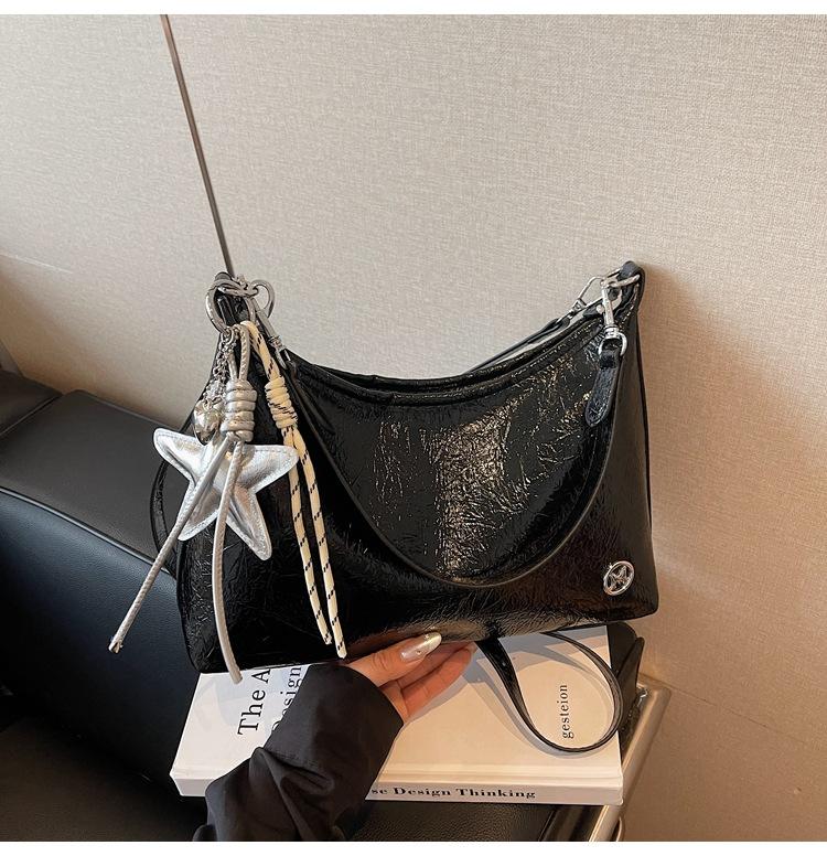 

Large-capacity bag women s summer versatile new messenger bag texture single shoulder underarm commuter dumpling bag чорний