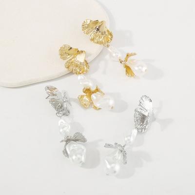 1 Pair Women Irregular Dangle Earrings Golden Color Leaves Imitation Pearl Pendant Earrings Party Banquet Jewelry Accessories Valentine's Day