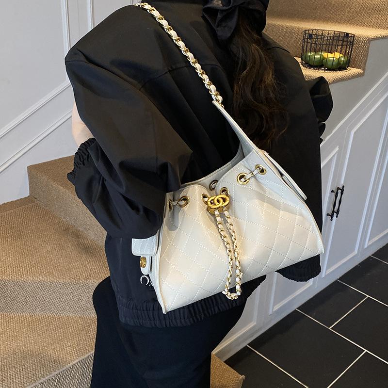 Rhombus Chain Bag Women's 2025 New Messenger Bag Autumn and Winter Niche Design Popular Shoulder Bucket Bag This Year