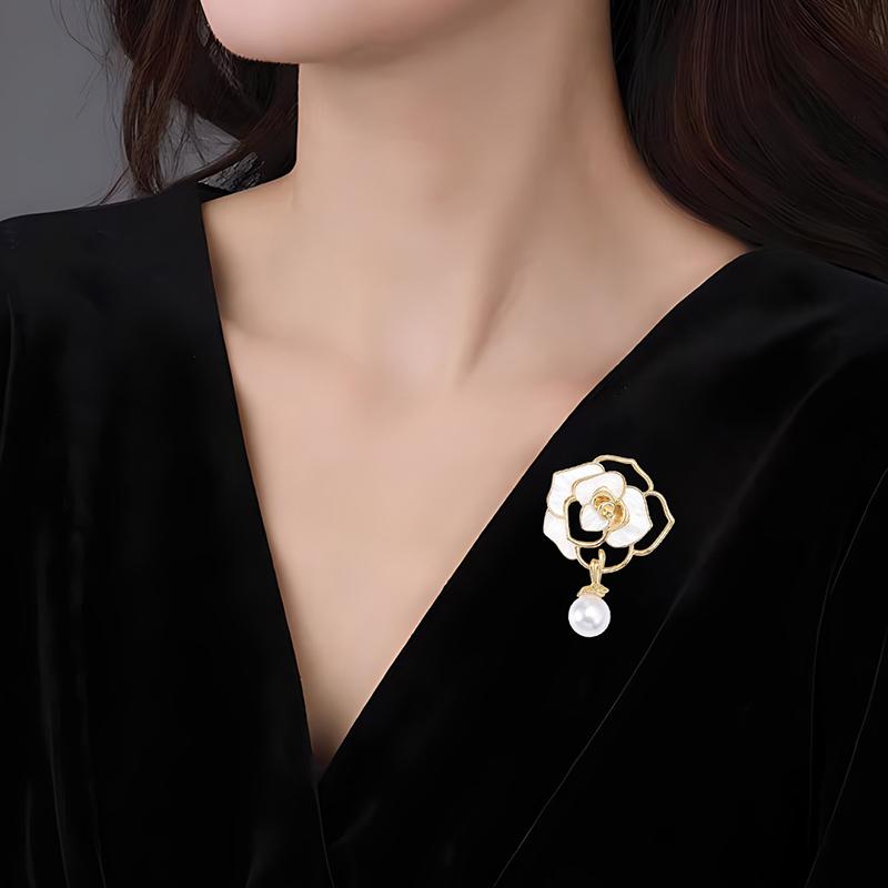 Elegant White Black Camellia Flower Brooches Pins For Women Beautiful Flower Plant Dressing Clothes Corsage Jewelry Accessories