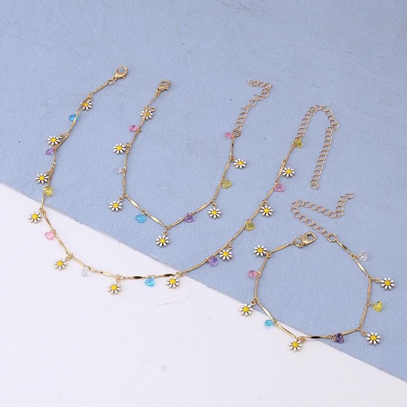 Chic Daisy Painted Glaze Necklace - Elegant Floral Clavicle Jewelry for Women