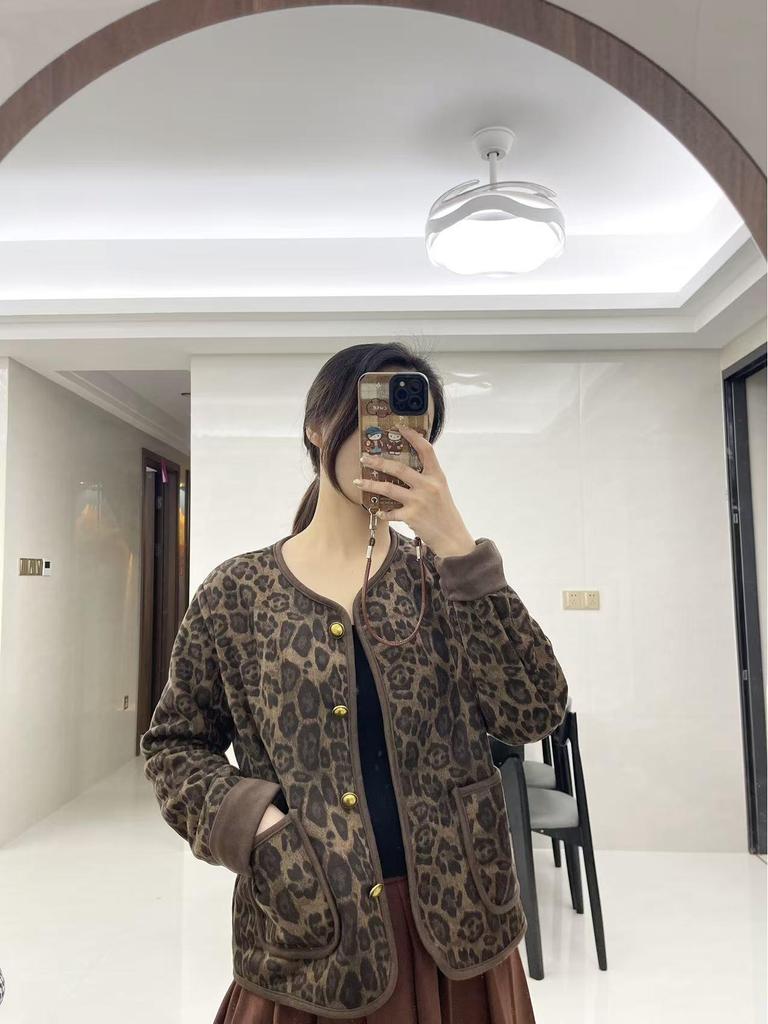 Women's Fleece-Lined Leopard Print Jacket: 2025 Autumn/Winter, Slimming Korean Style, Fashionable & Elegant, Thickened & Loose, Short Design.