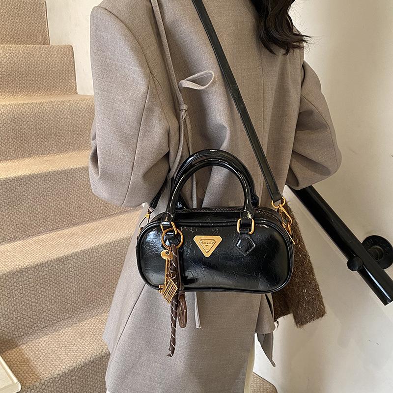 Popular Oil Wax Leather Small Bag Women 2025 New Fashion Versatile Messenger Bag Retro Handbag Pillow Bag