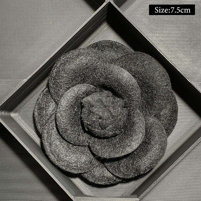 

Вінтажна Елегантна Ручна Робота Чорна Квітка Камелії Меморіальна Брошка Шпилька на Лацкан Піджака для Жінок Аксесуари для Вечірки Подарунки