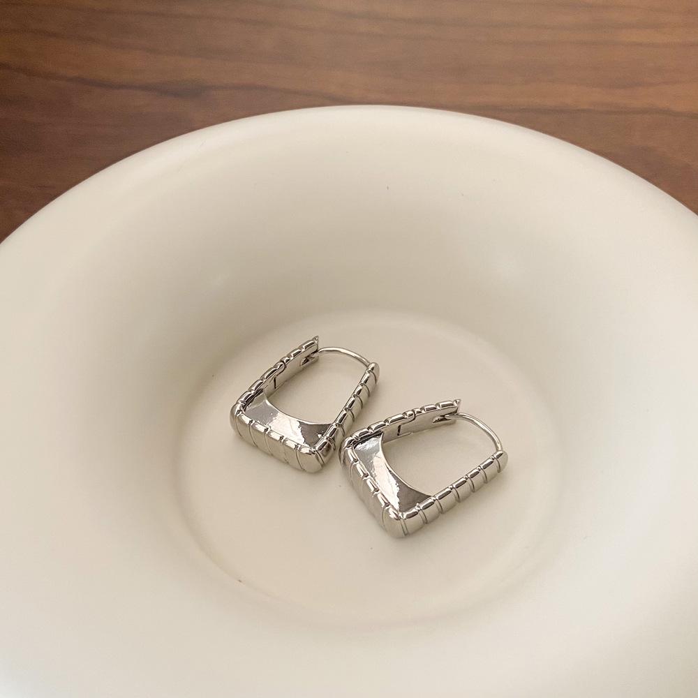 

Французские ретро геометрические квадратные серьги для женщин - Металлический дизайн люкс, с золотым покрытием, Идеально подходят для повседневной носки