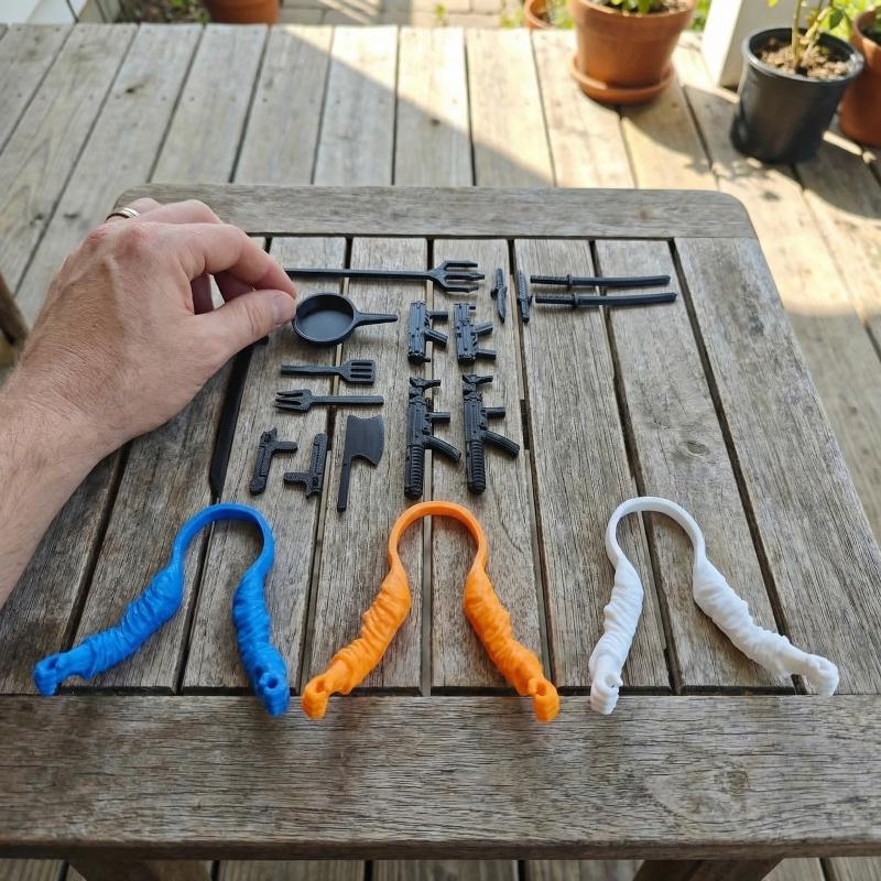 1 Set Kreativität 3D-gedruckte Hühnerarme mit Waffe Lustige Hühnerkostüm-Accessoires Haustier Geflügel Arm Kostüm Dekor Zubehör