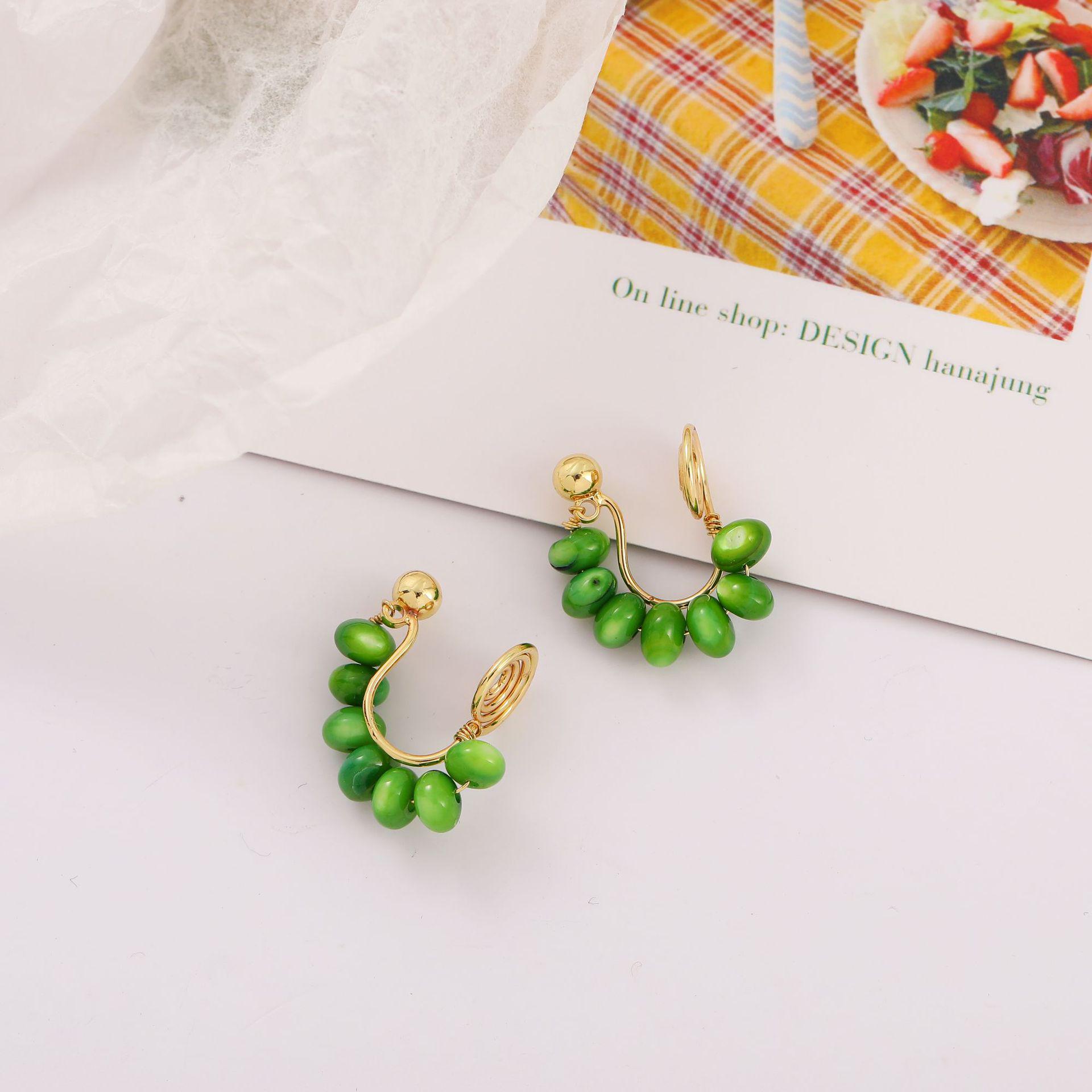 

Тенденция 2022 года: Женские серьги-пусеты с зеленым камнем - Изысканный нишевый дизайн для весны/лета