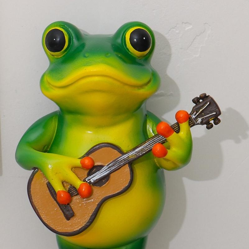 3D Spring Frogs Figurines for Outdoor Gardens Rustproofed Metal Art Decorations for Mother Day or Family Yard