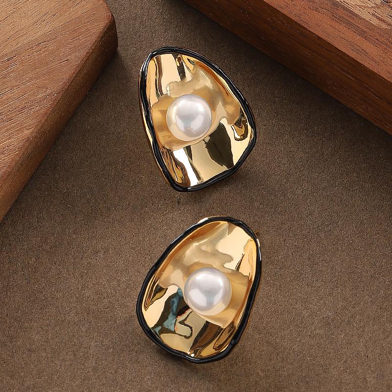 Fashion exquisite personality irregular drip pearl stud earrings light luxury elegant atmosphere commuter earrings