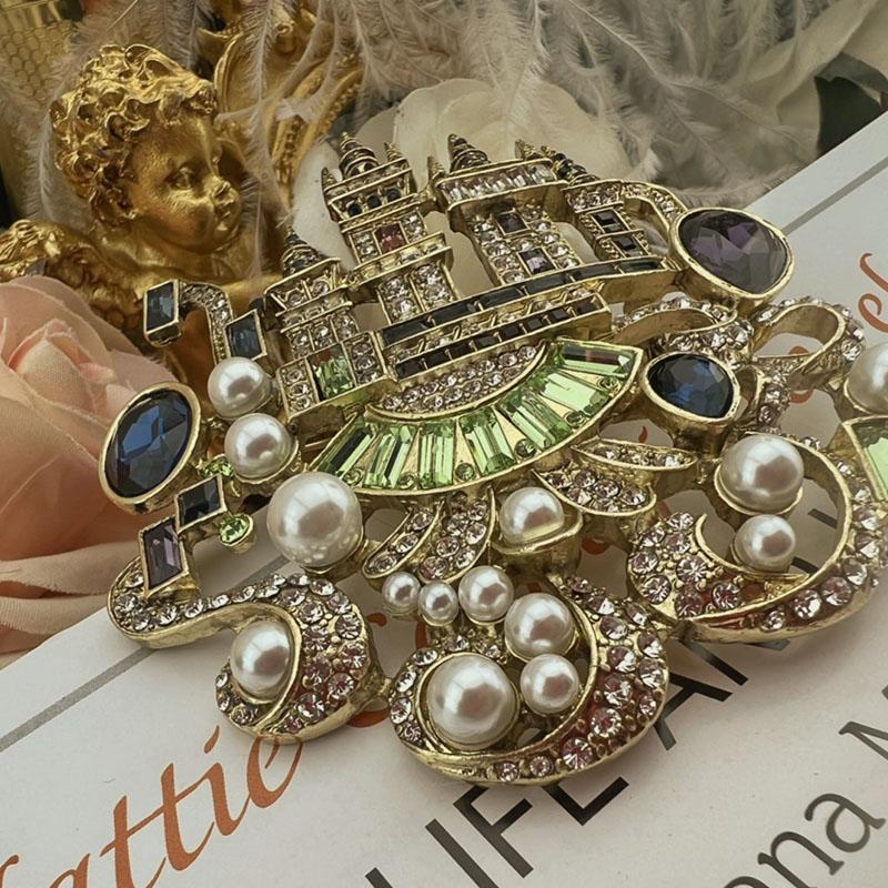 

New Charming Pink Castle Palace Pendant Woman s Brooch Pin Crystal Rhinestone