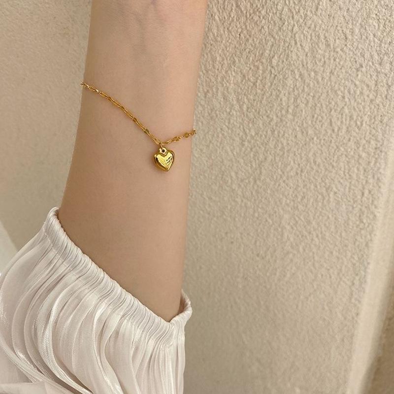 Stylish and Simple Three-dimensional Love Pendant Bracelet, Retro Small Fresh Peach Heart Girlfriend Bracelet, Female
