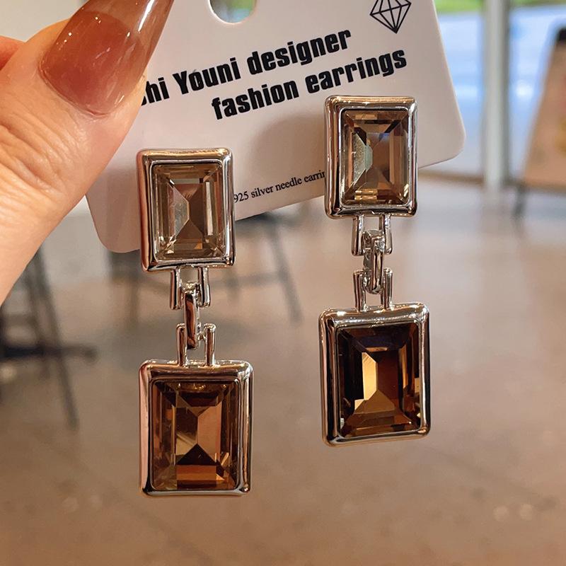 

Квадратные серьги женская мода преувеличенный дизайн серьги-гвоздики высококлассные личностные нишевые серьги