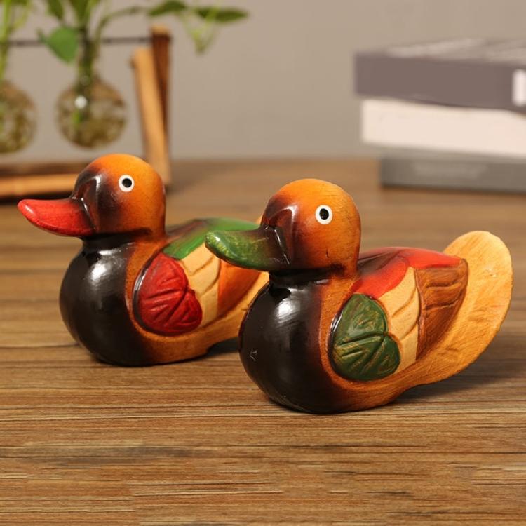 Set of 2 Wooden Mandarin Duck Couple Sculptures Decorative Animal Figurines For Engagement Gift And Table Shelf Display