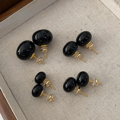 Orecchini a bottone in agata nera, piccoli e squisiti, dal design piatto, con perle profumate, da donna, di nicchia, per celebrità Hepburn