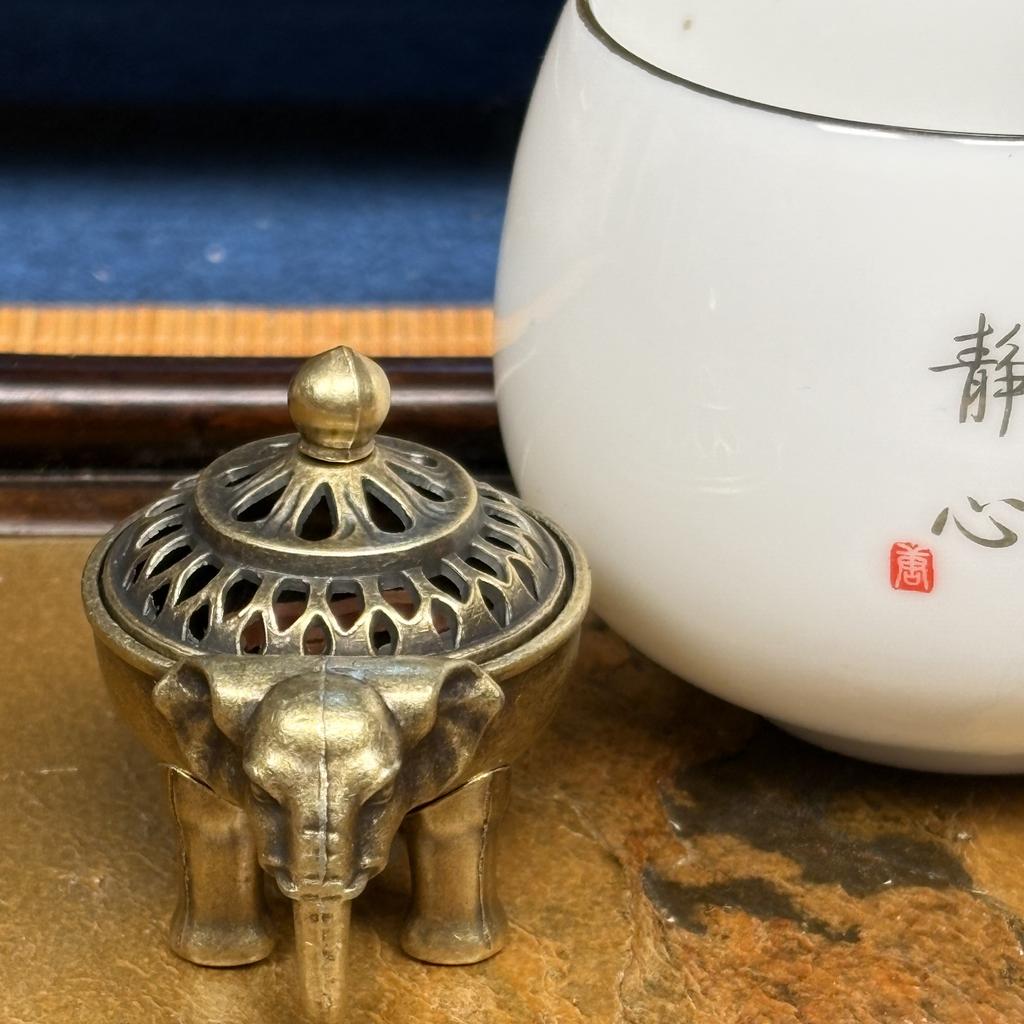 Creative Metal Mini Aromatherapy Furnace, Home Indoor Zen Tea Ceremony Decoration, Elephant Shape Small Incense Burner, 4CM, 1Pc