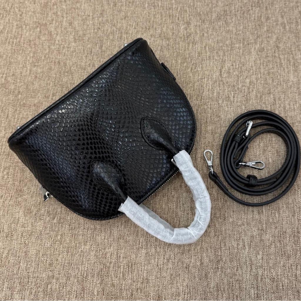 Hand Carry Mini Shell Bag 2026 New Versatile Snake Pattern Cowhide Bowling Bag Genuine Leather Shoulder Messenger Bag Small Bag