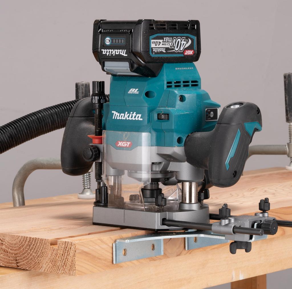 Makita Cordless Router 40Vmax and charger sold RP001GZ (Battery separately)