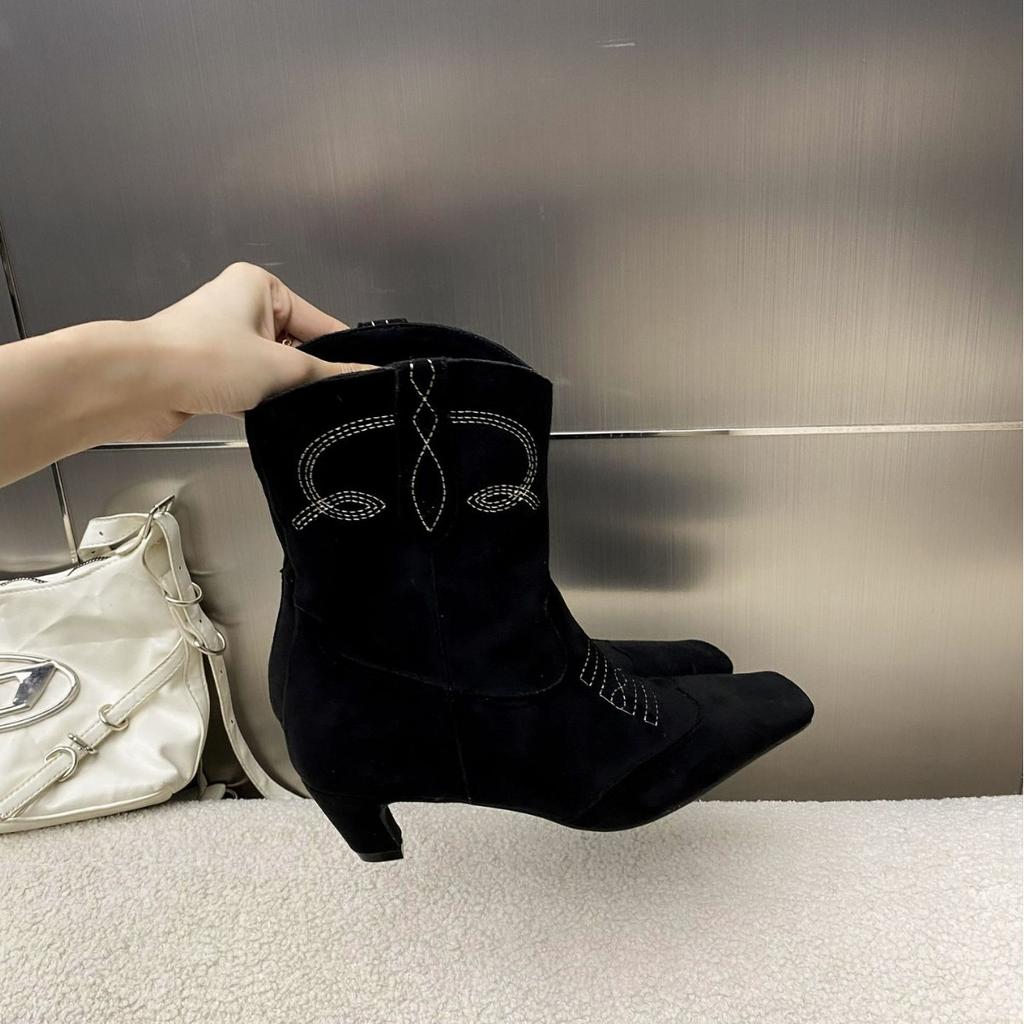 2025 autumn new low tube thin engraved embroidered versatile fashion Chelsea Martin women's short boots