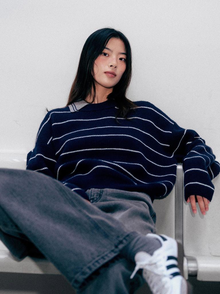 Aenhacheu Stripe Round Knit Navy